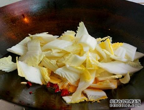 飯店做的醋溜白菜為啥好吃？學(xué)會(huì)小訣竅，自己在家做，成本2塊錢(qián)