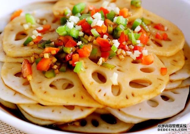 涼拌藕片好吃的正確做法，飯店大廚都在用，脆嫩可口，清爽解膩