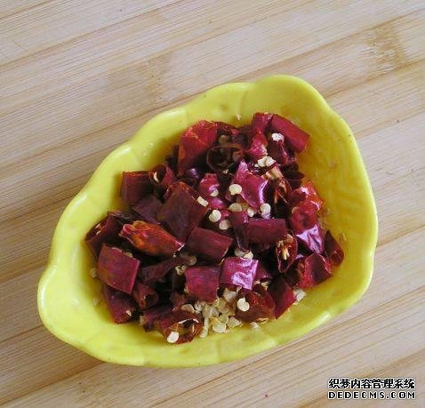 家庭版自制水煮肉，肉嫩軟滑，麻辣鮮香，每次做都不夠吃