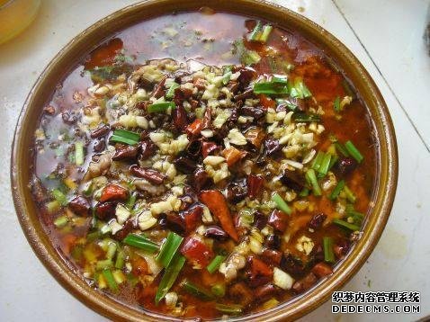 家庭版自制水煮肉，肉嫩軟滑，麻辣鮮香，每次做都不夠吃