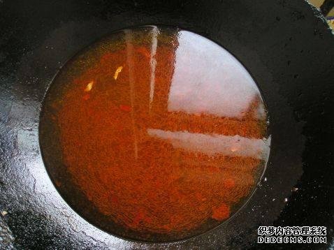 家庭版自制水煮肉，肉嫩軟滑，麻辣鮮香，每次做都不夠吃
