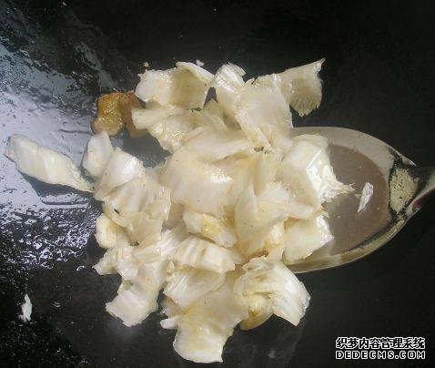 家庭版自制水煮肉，肉嫩軟滑，麻辣鮮香，每次做都不夠吃