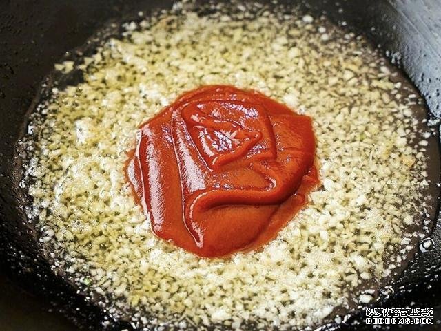 油燜大蝦怎么做好吃得根本停不下來(lái)，油燜大蝦最正宗做法
