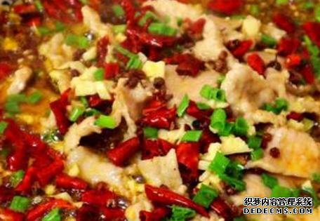 家常菜才是最解饞的，簡(jiǎn)單燜一燜，汁鮮肉香，看她饞到舔盤