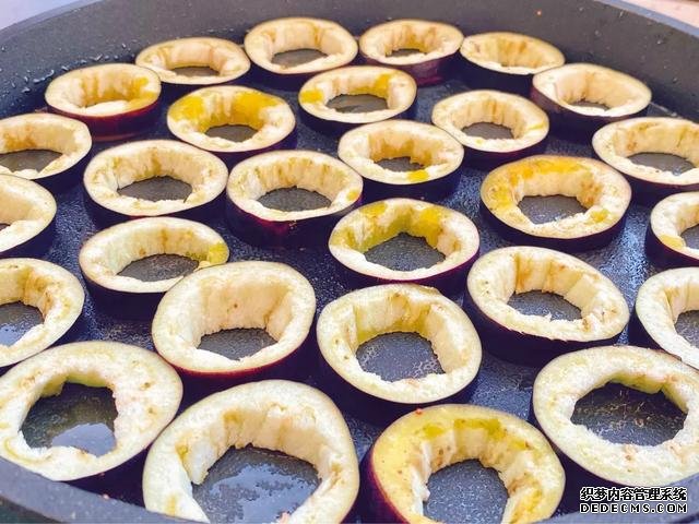 茄子不要用來(lái)炒和燉，香煎茄子煲口感嫩軟濃香，是老少皆宜的菜品