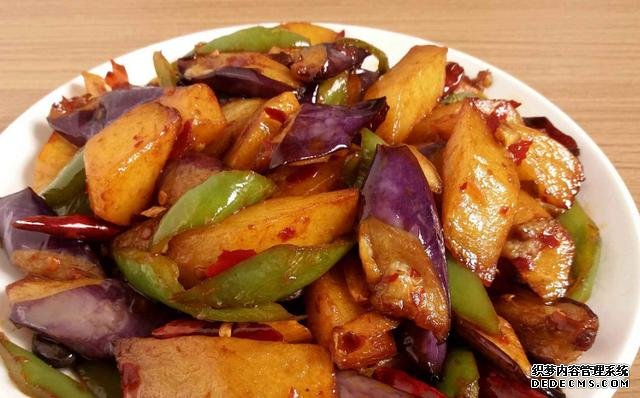 有葷有素，營(yíng)養(yǎng)豐富的大亂燉，制作簡(jiǎn)單鮮香可口的地三鮮