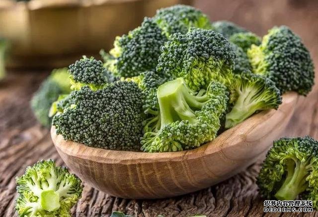 西蘭花和豆腐的口感都特鮮嫩，做上一鍋，一家人吃著美滋滋