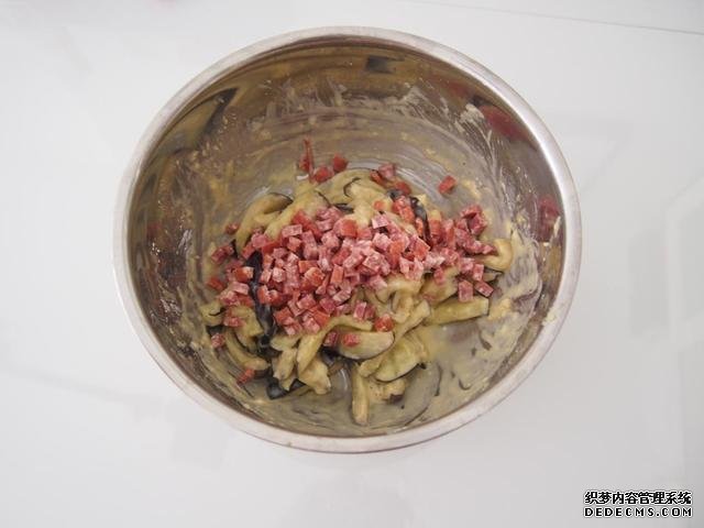 茄子換種做法，搭配牛肉做“披薩”，味道特別值得嘗試