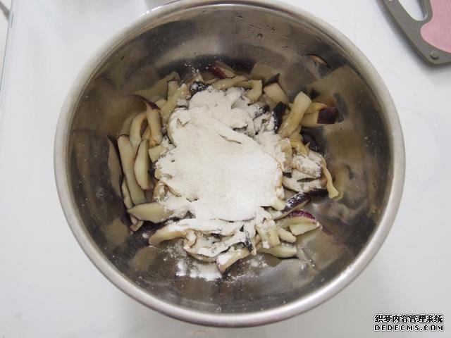茄子換種做法，搭配牛肉做“披薩”，味道特別值得嘗試