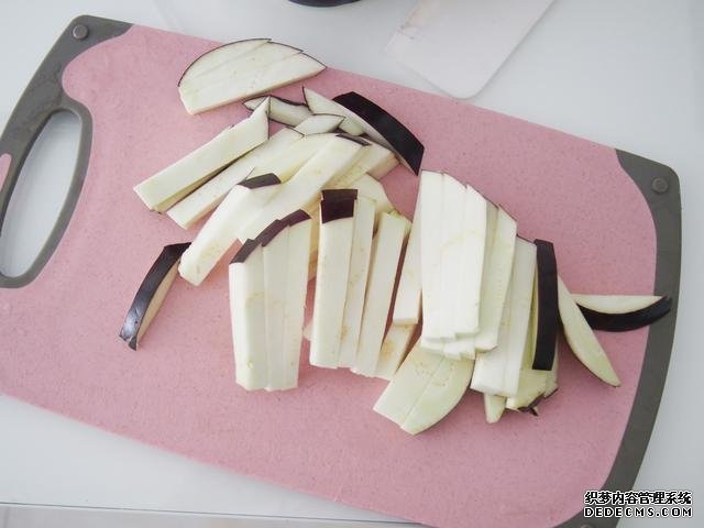 茄子換種做法，搭配牛肉做“披薩”，味道特別值得嘗試