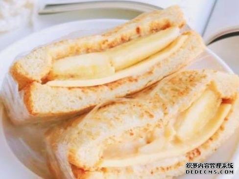 香蕉酸奶三明治、芝士紅薯餅、豆腐肉夾這幾道家常菜的做法