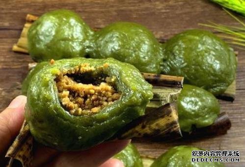 時近清明，“青團”可不能少，油綠如玉，香糯可口，天然綠色小吃