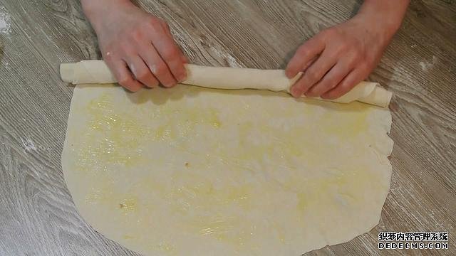 老婆做了20個(gè)“烤餃子”，掰開樂壞了：這種餃子皮頭一次見