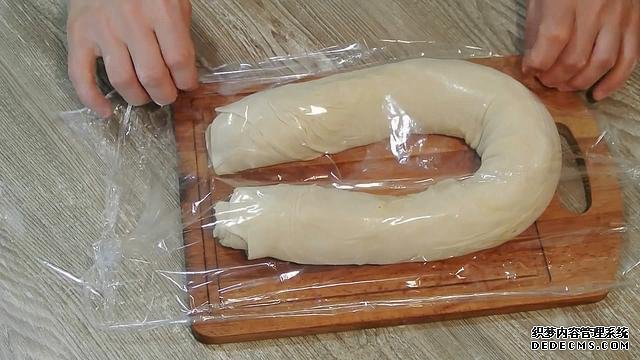 老婆做了20個(gè)“烤餃子”，掰開樂壞了：這種餃子皮頭一次見