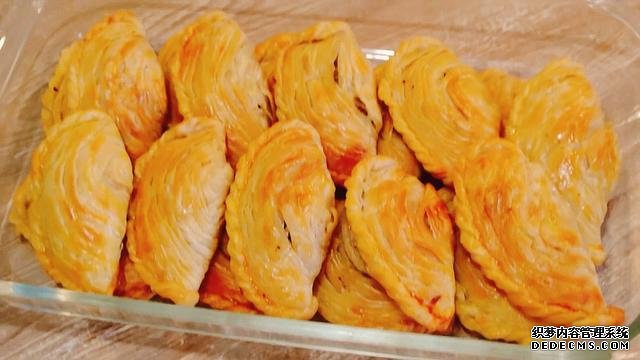 老婆做了20個(gè)“烤餃子”，掰開樂壞了：這種餃子皮頭一次見