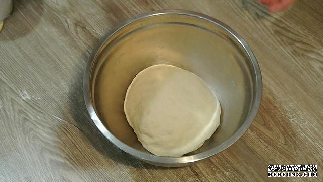 老婆做了20個(gè)“烤餃子”，掰開樂壞了：這種餃子皮頭一次見