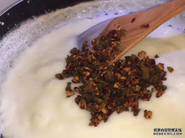 牛奶別直接喝了，教你一個(gè)新吃法，又香又甜真好吃，做法還簡單