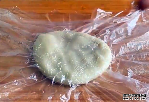 家里糯米粉別浪費(fèi)了，只需簡單一做，又香又糯，吃一次就難以忘記