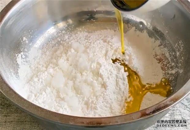 家里糯米粉別浪費(fèi)了，只需簡單一做，又香又糯，吃一次就難以忘記