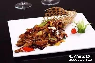 年夜飯推薦：椒麻雞，龍眼臘扣肉，紫蘇醬炒牛肝菌的做法