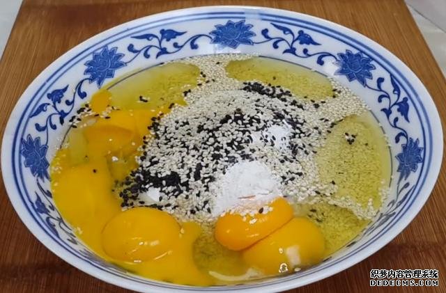 第一用芝麻做小饅頭，不蒸不煮不油炸，簡單又營養(yǎng)，真的太好吃了