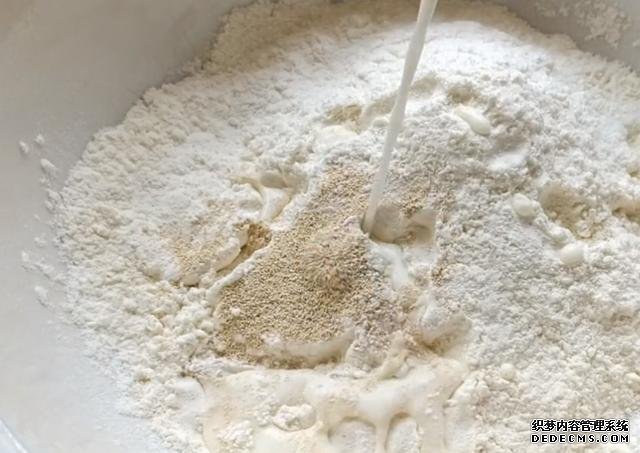 自從知道發(fā)面餅可以這樣做，我天天不起早了，5分鐘搞定涼了不硬