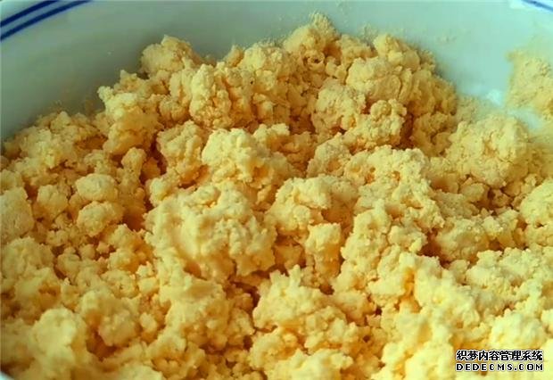 春天玉米面這樣做，不炸不蒸，只需簡(jiǎn)單一做，家里的小孩都很愛吃