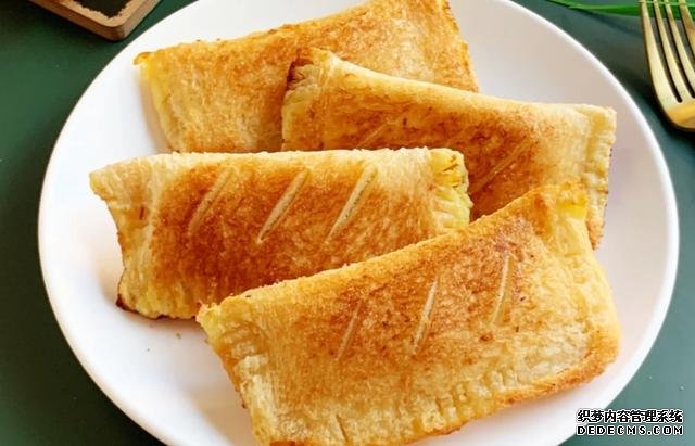 這才是蘋果派最簡(jiǎn)單的做法，不用烤箱不和面，外焦里內(nèi)，香甜可口