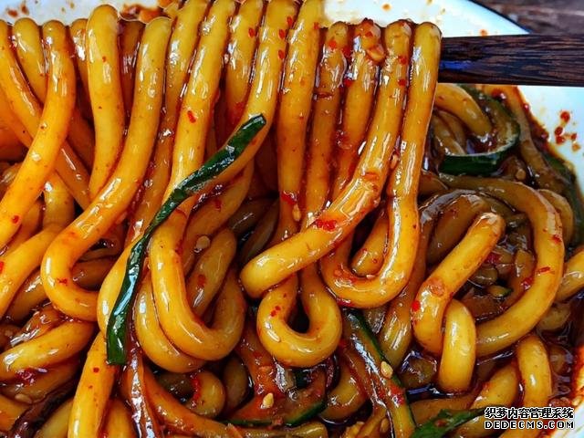 一吃就上癮的酸辣土豆粉，在家3塊錢做一大碗，酸辣爽口又開胃