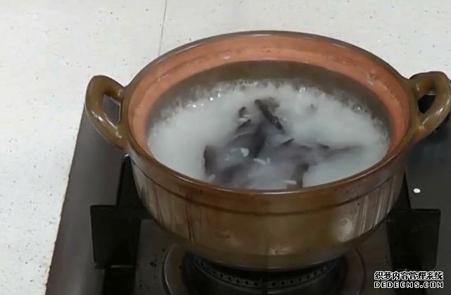 海參還能這樣吃：詳細(xì)泡發(fā)方法和做法步驟，滋補(bǔ)養(yǎng)顏，強(qiáng)身抗衰老