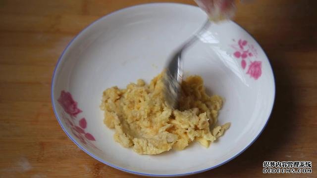 懶人烘焙榴蓮酥，外焦里嫩，香味濃郁，外皮酥脆不膩，滿嘴留香