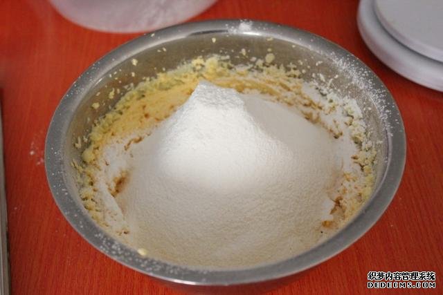 蜜豆酥，濃濃的奶香，軟軟的口感，甜蜜蜜的味道
