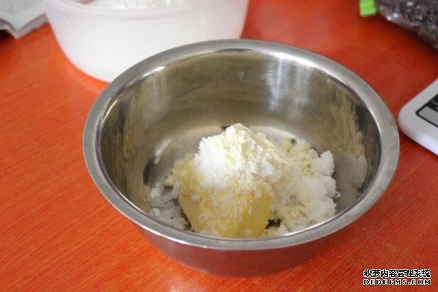 蜜豆酥，濃濃的奶香，軟軟的口感，甜蜜蜜的味道