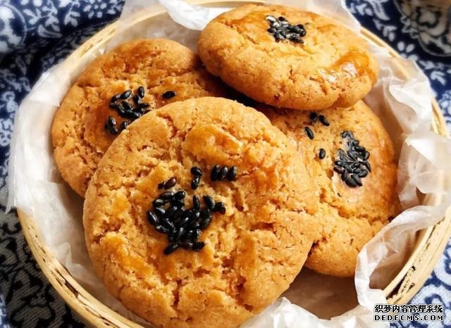 酥得掉渣的核桃酥，香味十足，在家也能做了