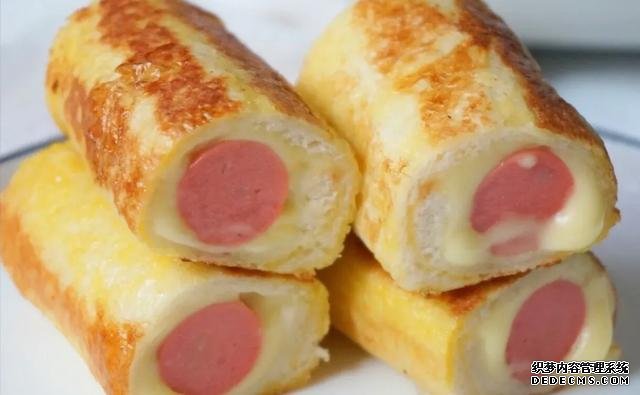 5分鐘快手早餐！咬一口就爆漿的吐司卷
