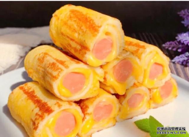 5分鐘快手早餐！咬一口就爆漿的吐司卷