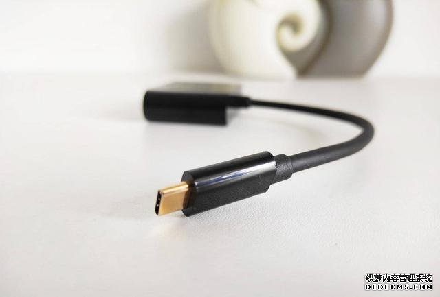 做個抬頭黨，畢亞茲Type-C轉HDMI、VGA轉換器給你大屏追劇體驗