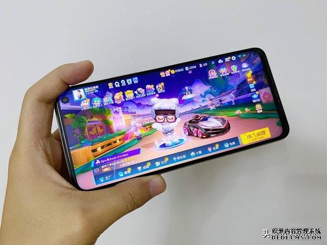 兩千元最值得入手的5G手機(jī)，旗艦性能+144Hz刷新率，還有雙揚(yáng)聲器