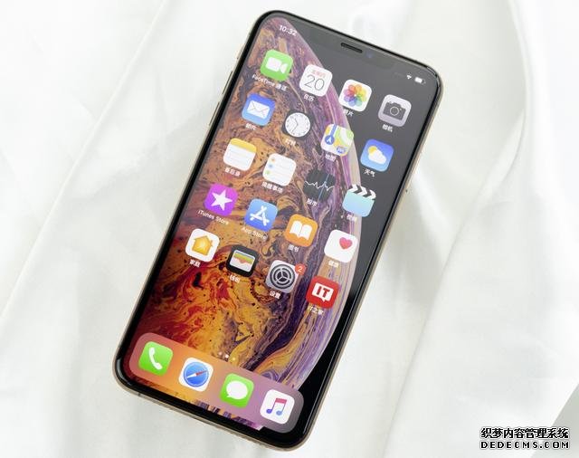從8699跌至4699，從高端市場跌至中端市場，網(wǎng)友：終于等到了