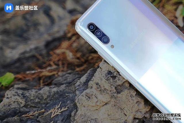 三星Galaxy A90 5G仍然在售：2699元買5G新旗艦還是買它？