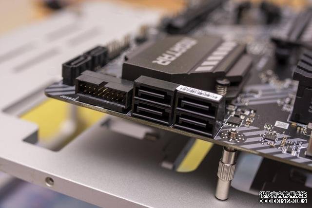 升級PCI-E 4.0，支持雙顯卡，微星B550M迫擊炮開箱