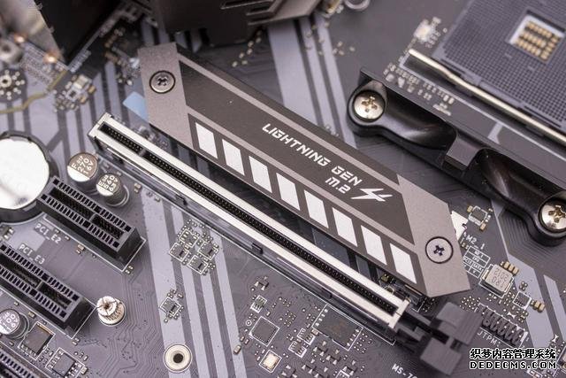 升級PCI-E 4.0，支持雙顯卡，微星B550M迫擊炮開箱