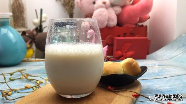 全脂、低脂、脫脂牛奶，應(yīng)該怎么選？4個(gè)知識點(diǎn)，教你正確喝牛奶