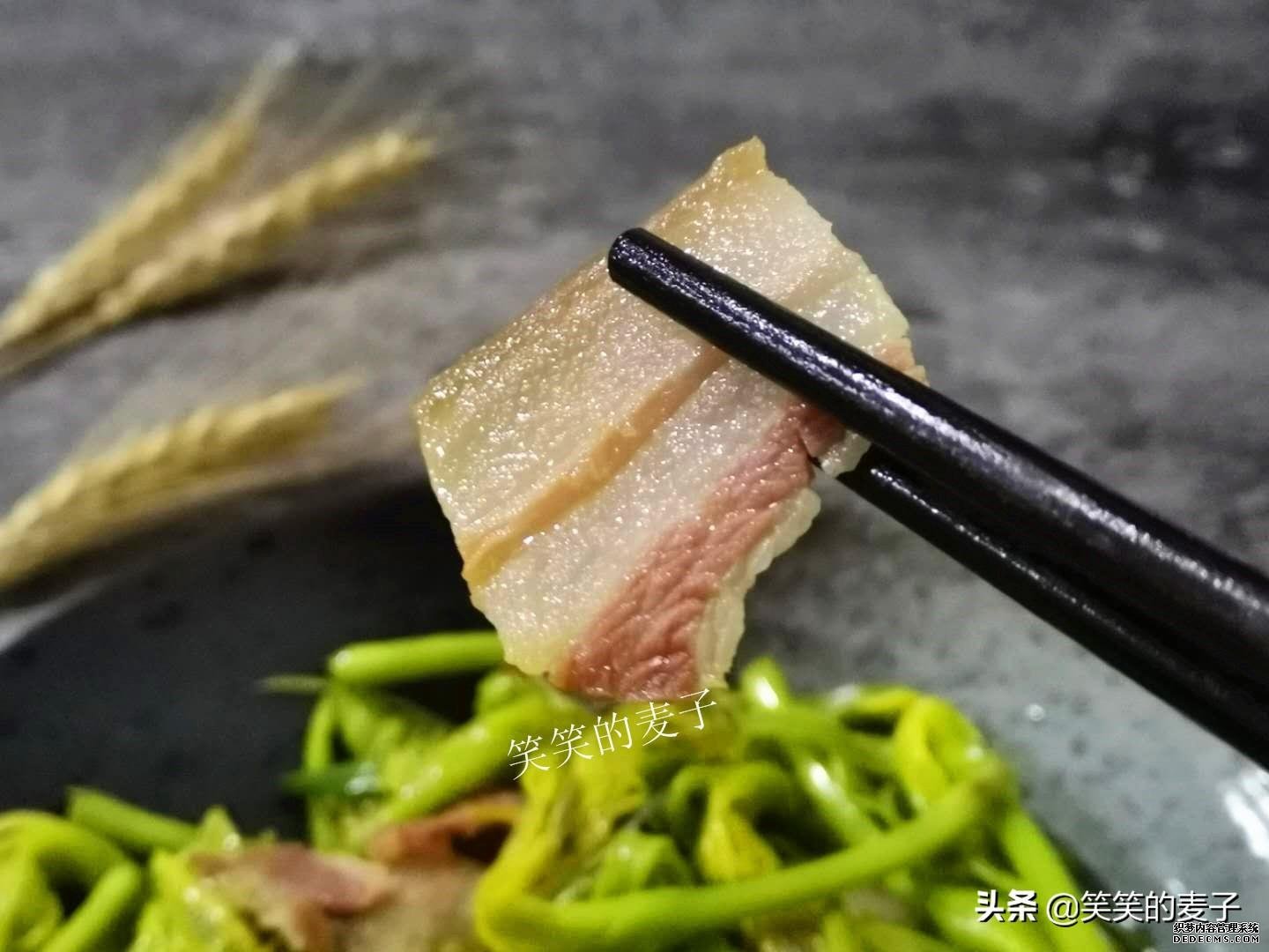 秋季，雙節(jié)期間，注意少吃3類食物，對家人身體好
