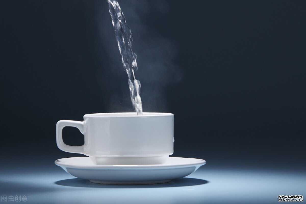 熱水兌冷水對身體有傷害？正確飲水，這2點很重要