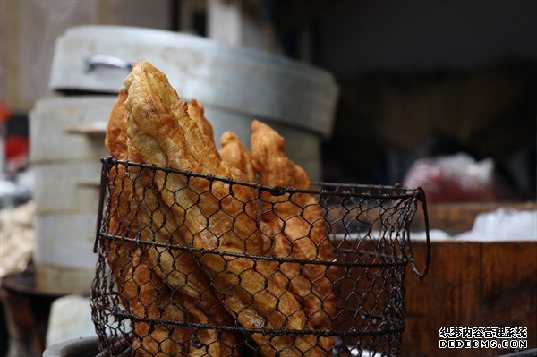 每天早餐常吃油條等“油炸食品”，對身體好嗎？會對身體帶來哪些