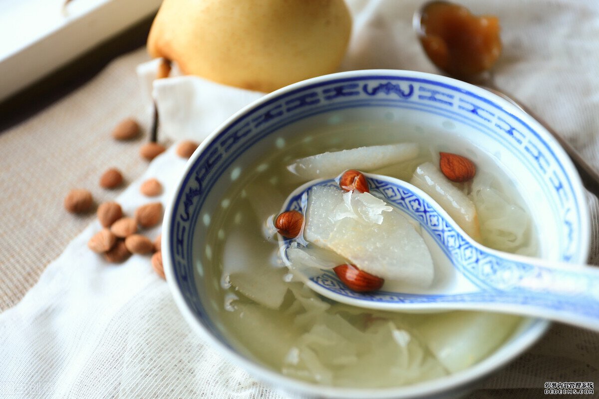 冬季來臨護(hù)好肺部很重要，中醫(yī)教你健肺養(yǎng)肺保健功法，冬季少生病