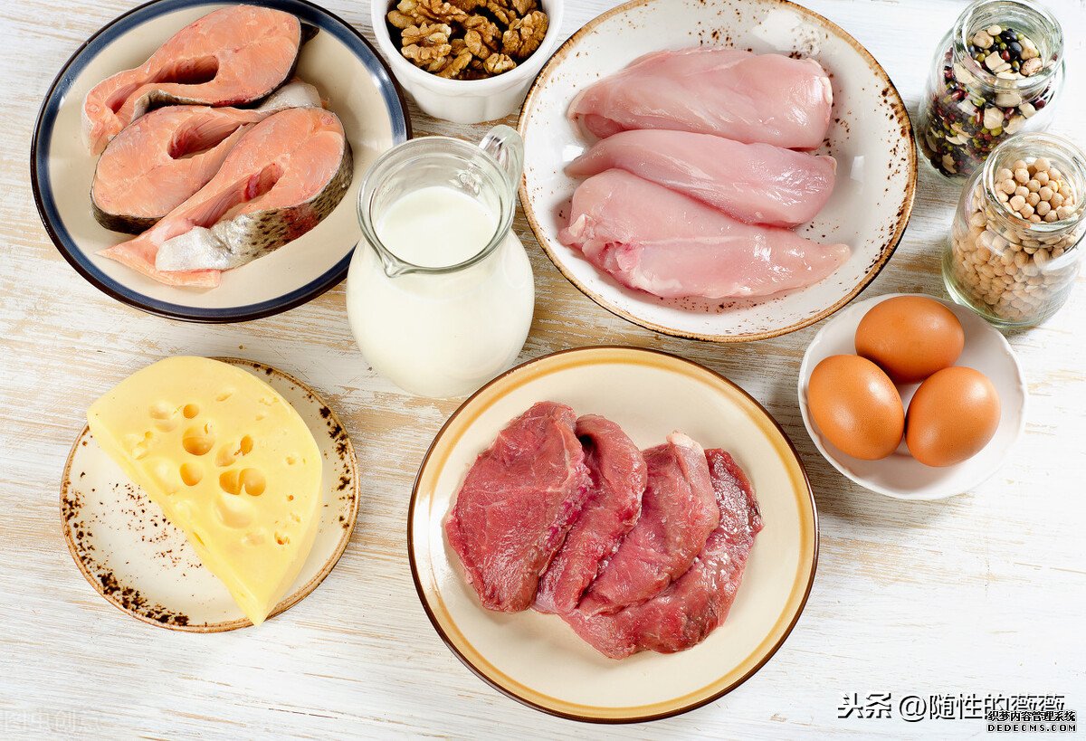 骨質(zhì)流失在30多歲時(shí)開始！預(yù)防骨質(zhì)疏松，不是只喝牛奶那么簡單